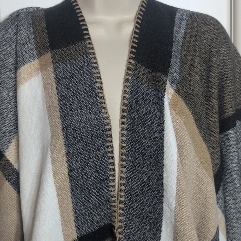 Apt. 9 Poncho Cape Blanket Stitched Edges  Soft